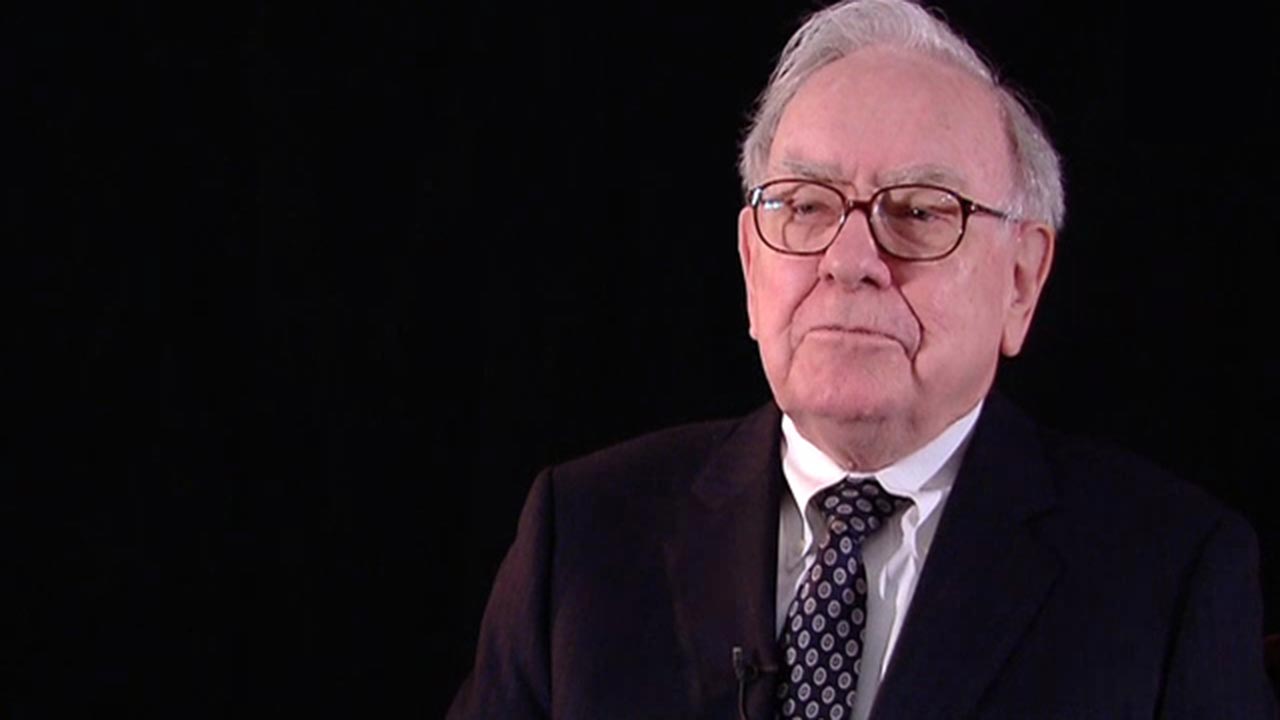 Expert Reveals Warren Buffett’s 8 Best Investing Lessons