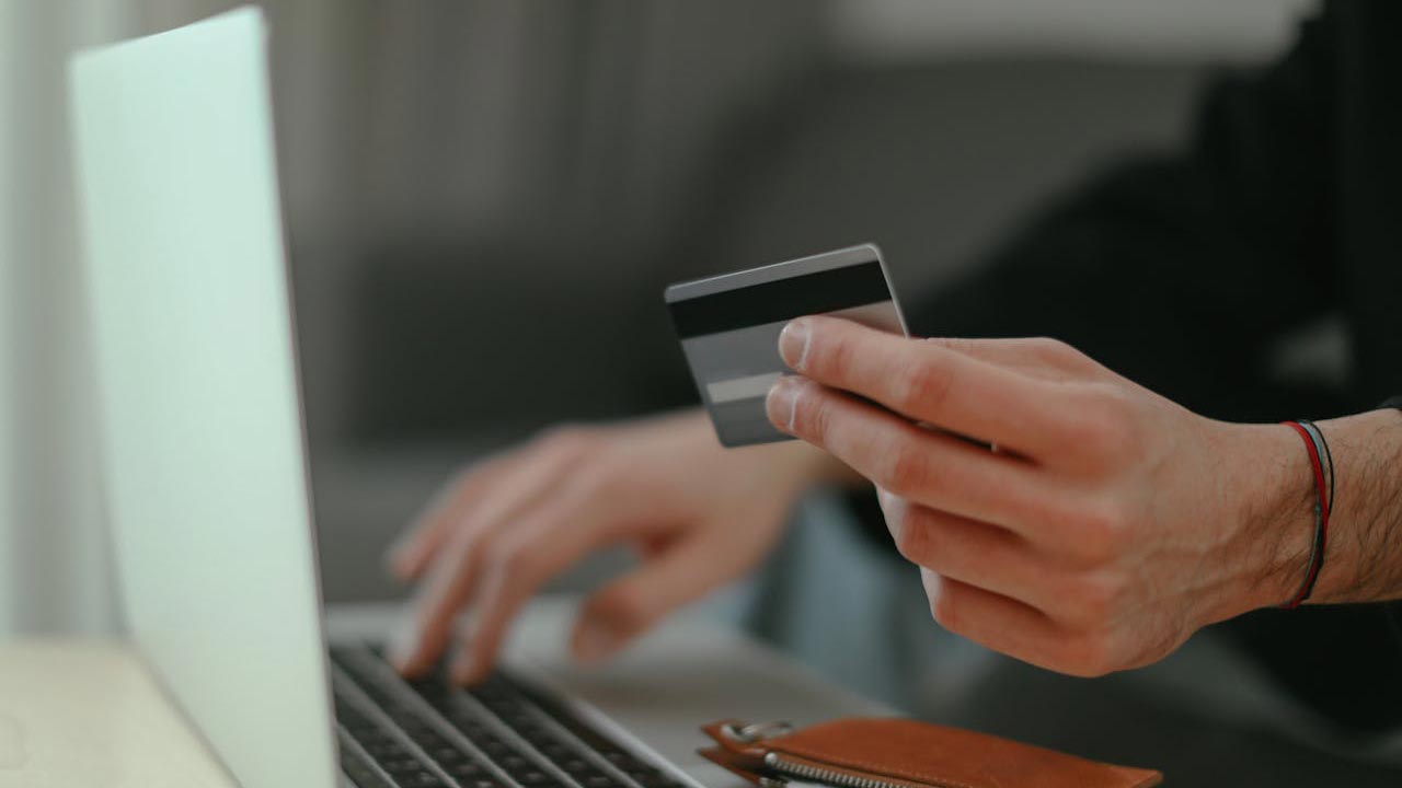 How to Get a Credit Card With No Credit History