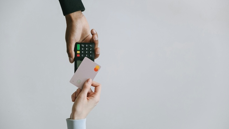 6 Signs You’re Using Your Credit Card Wrong
