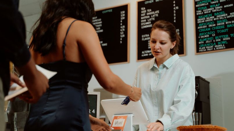 credit cards lure customers