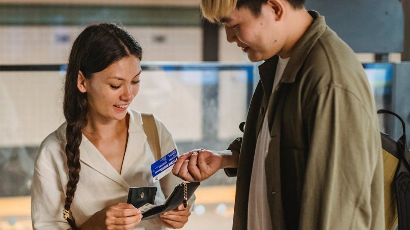 Retirees using travel rewards credit cards to reduce vacation costs