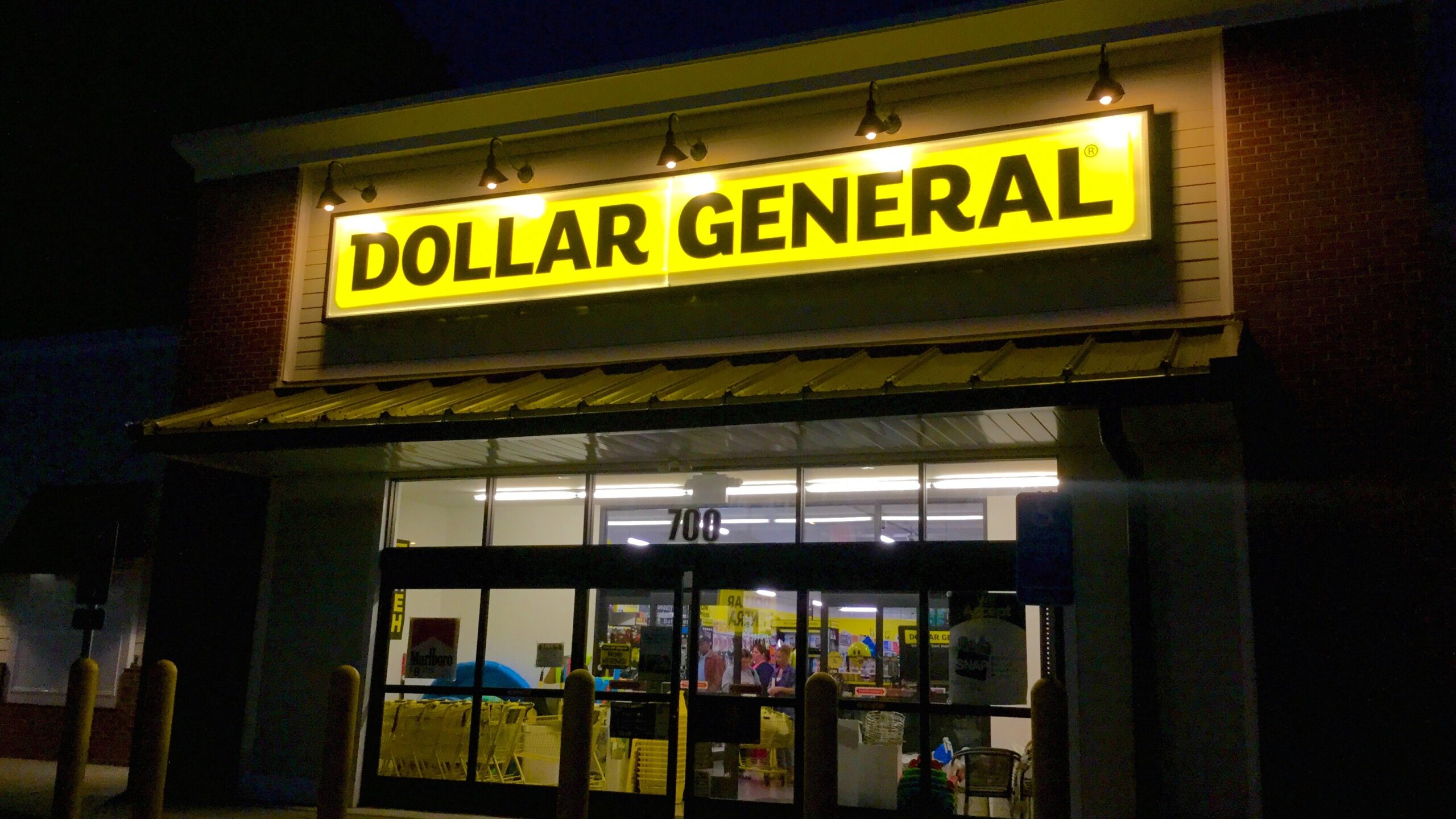 Dollar General store exterior